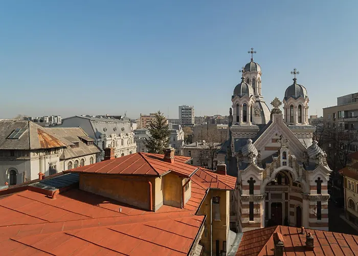 Vibrant & Spacious 3Br Lofts On Amzei Square