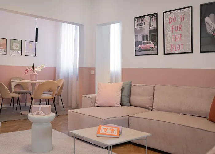 Vibrant & Spacious 3Br Lofts On Amzei Square