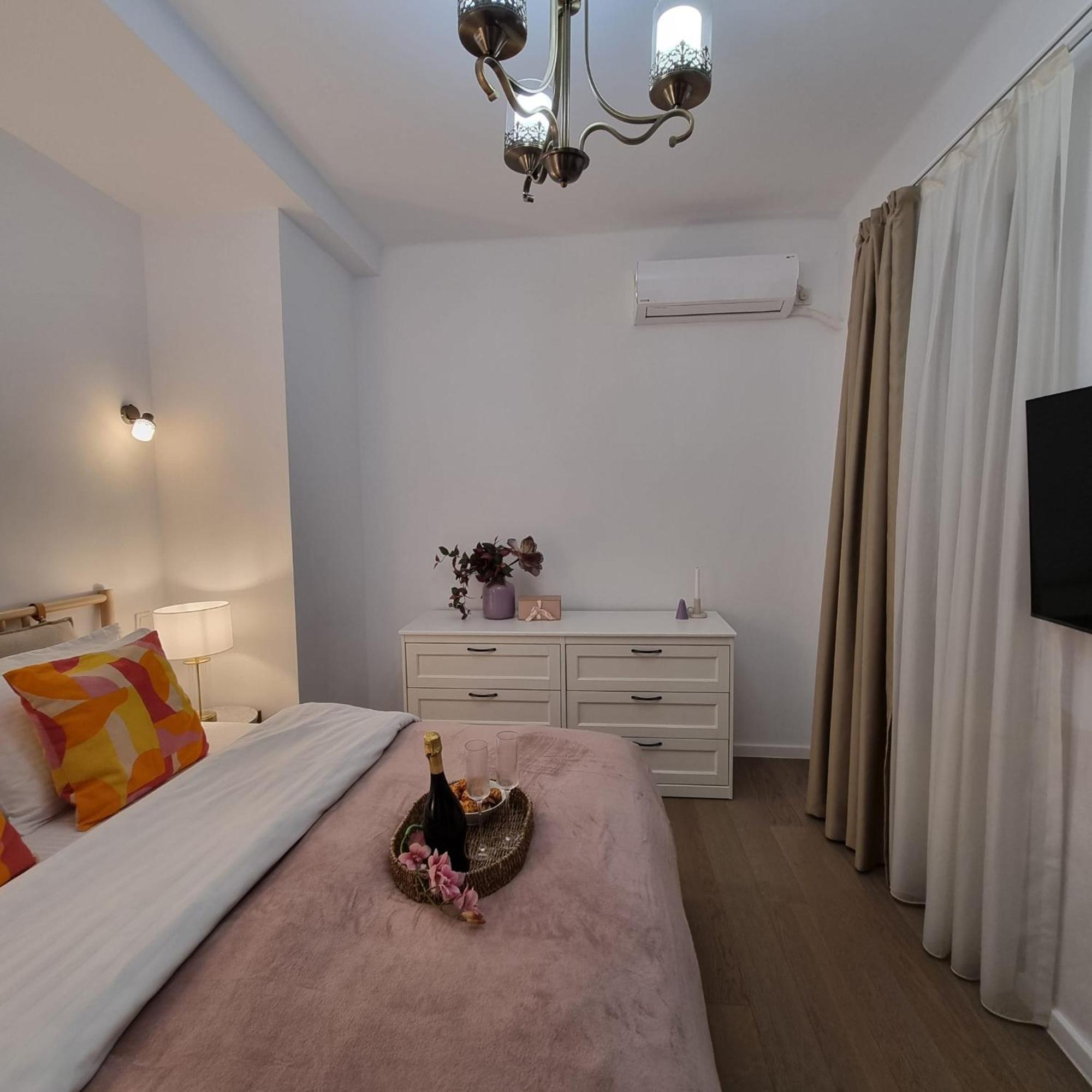 Vibrant & Spacious 3br Lofts On Amzei Square Apartment *