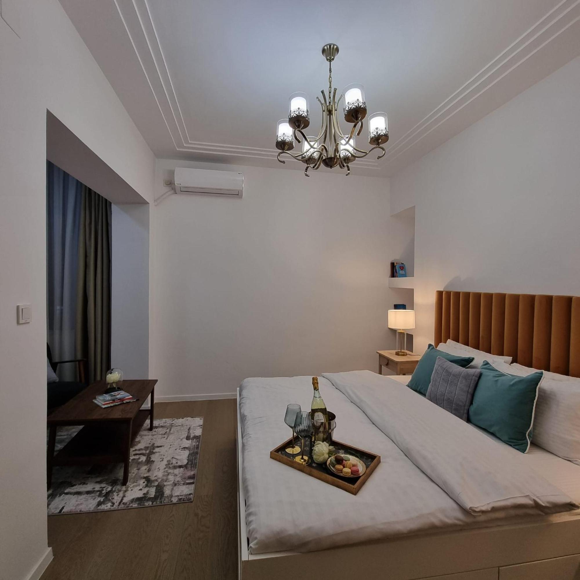 Vibrant & Spacious 3br Lofts On Amzei Square Apartment *