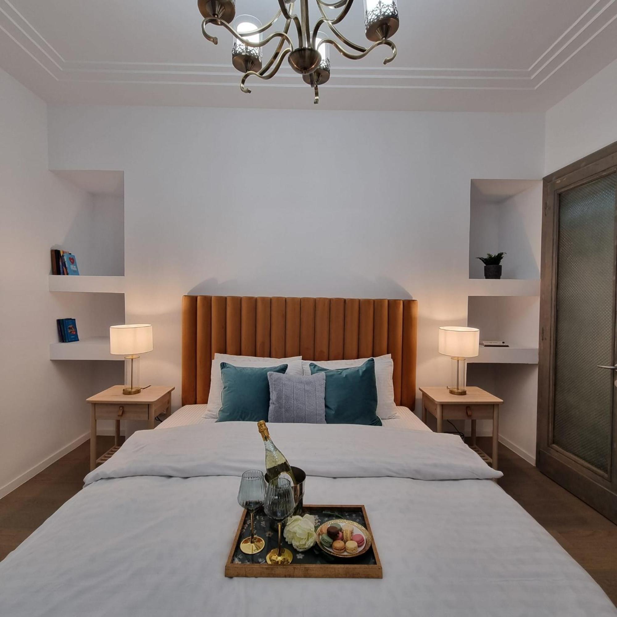 Vibrant & Spacious 3br Lofts On Amzei Square * Bukarest