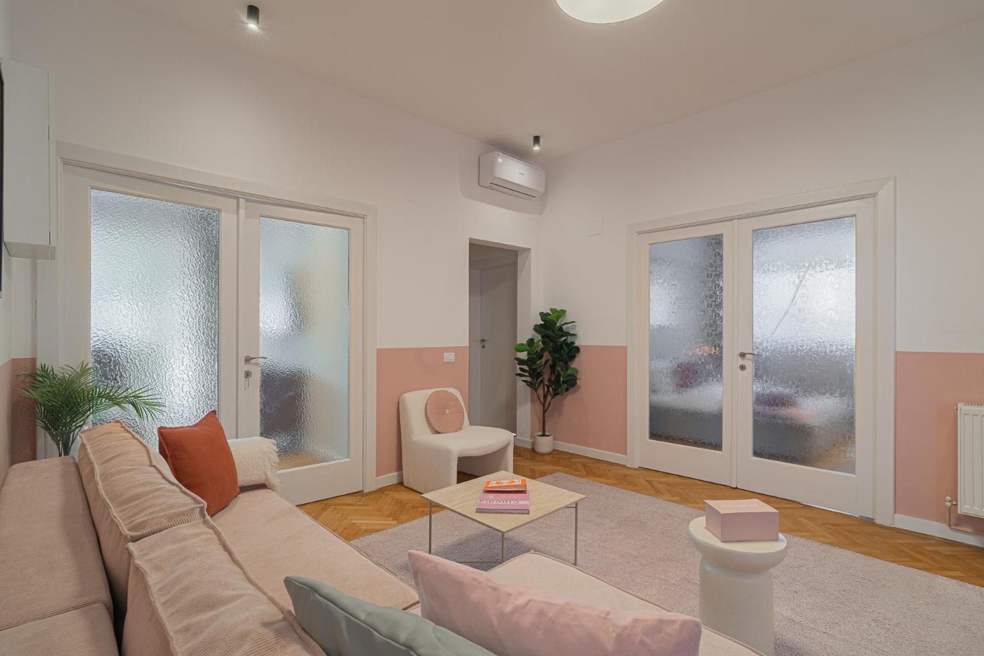 Vibrant & Spacious 3br Lofts On Amzei Square Apartment