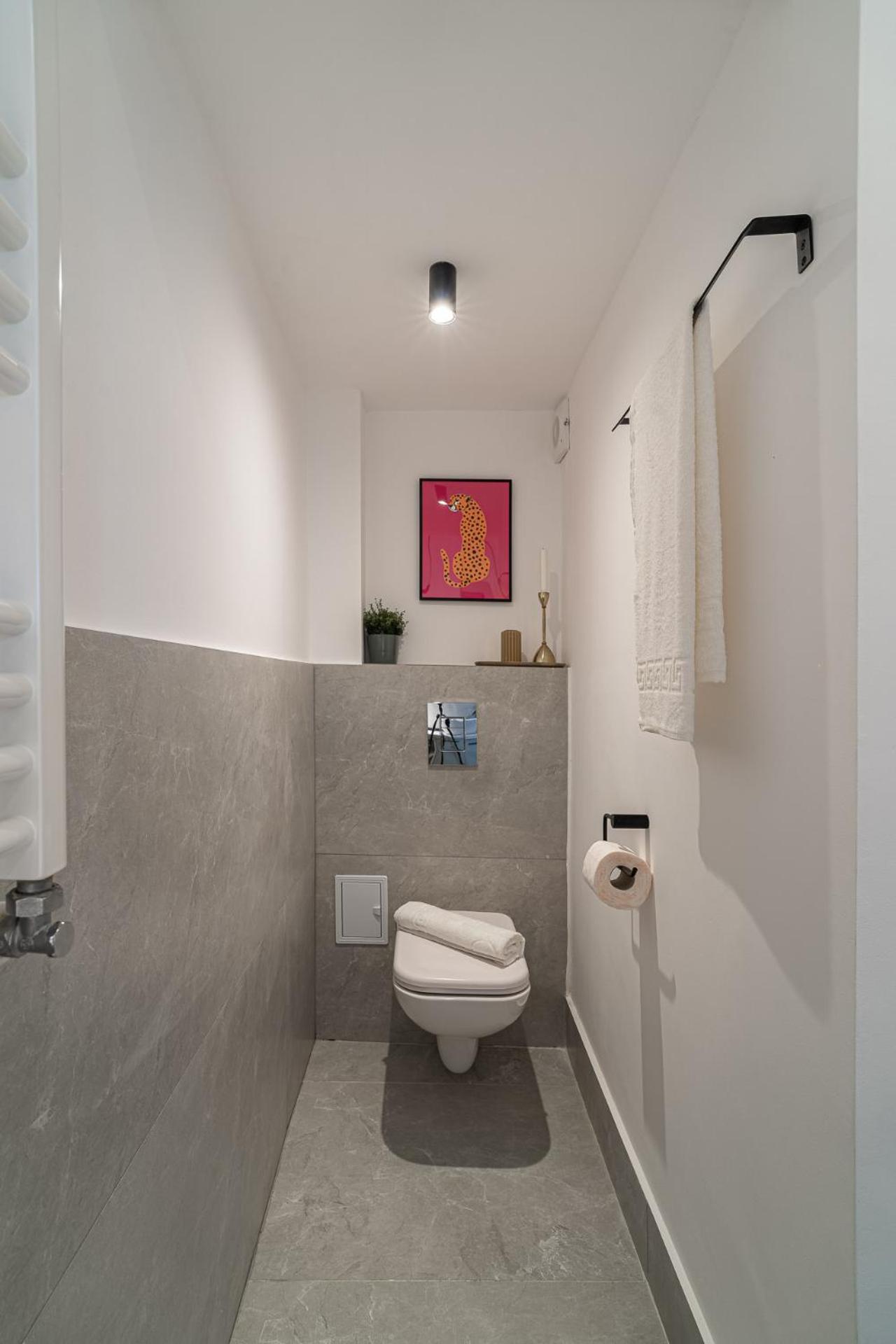 Vibrant & Spacious 3br Lofts On Amzei Square