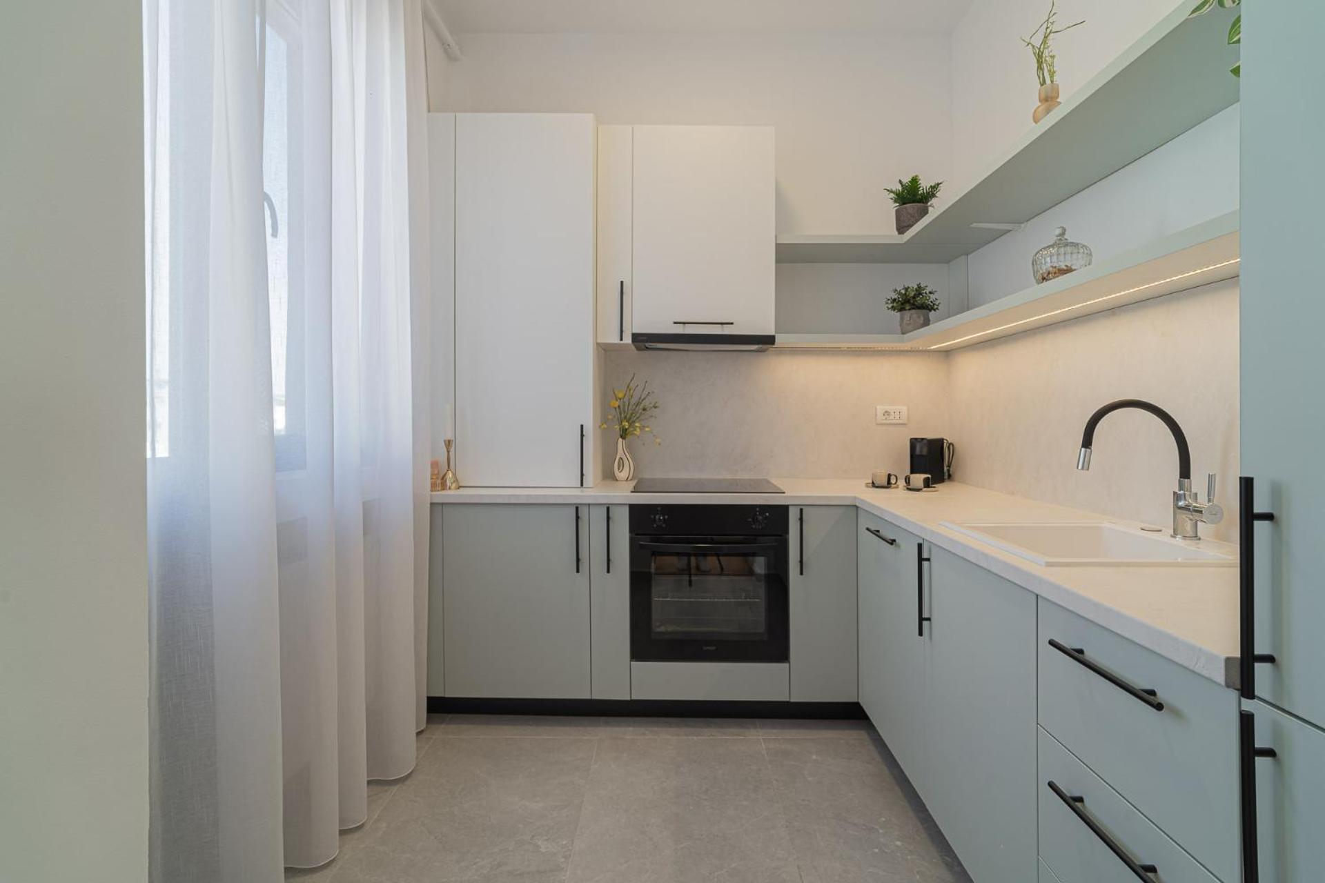 Vibrant & Spacious 3br Lofts On Amzei Square Apartment