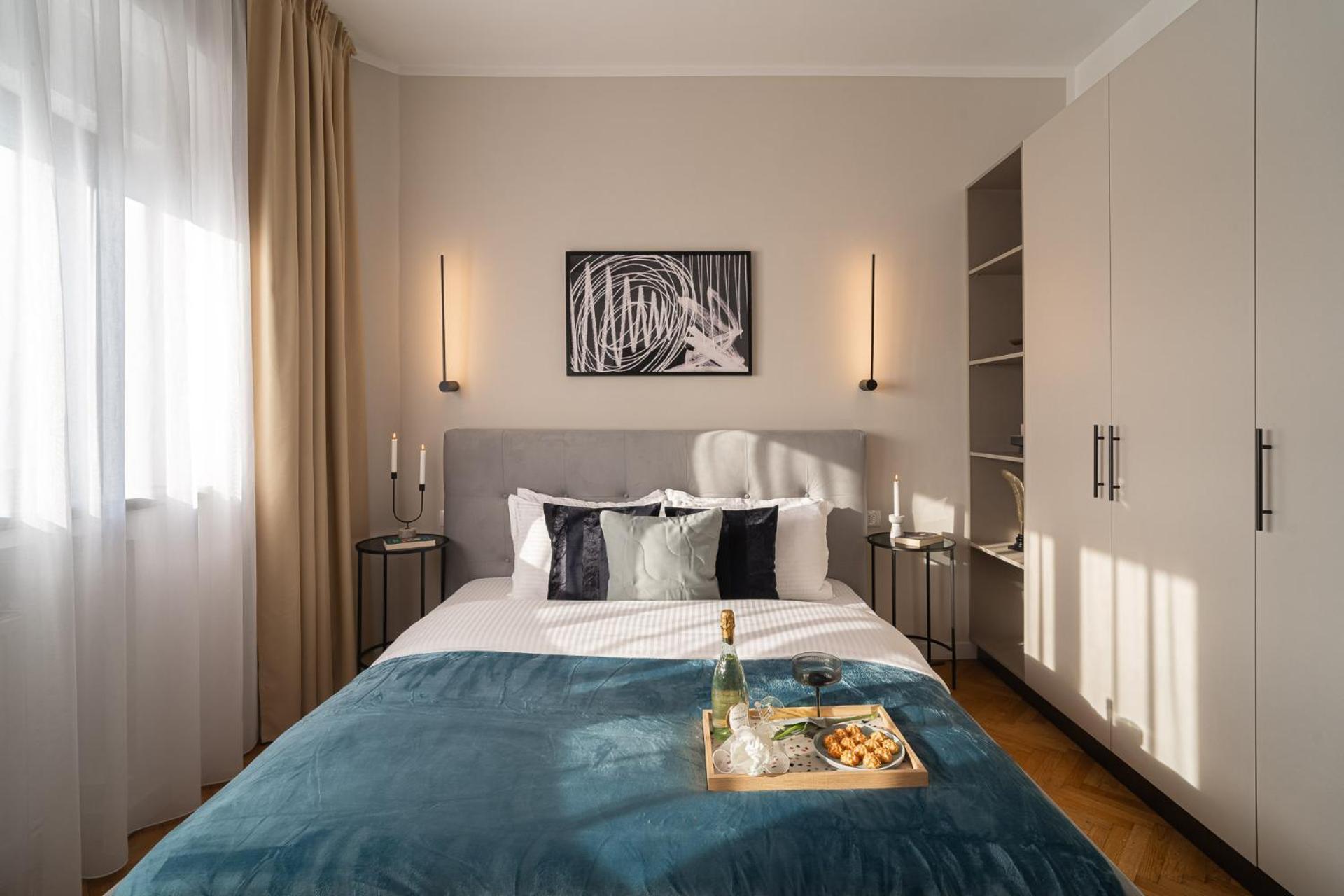 Vibrant & Spacious 3br Lofts On Amzei Square Apartment *