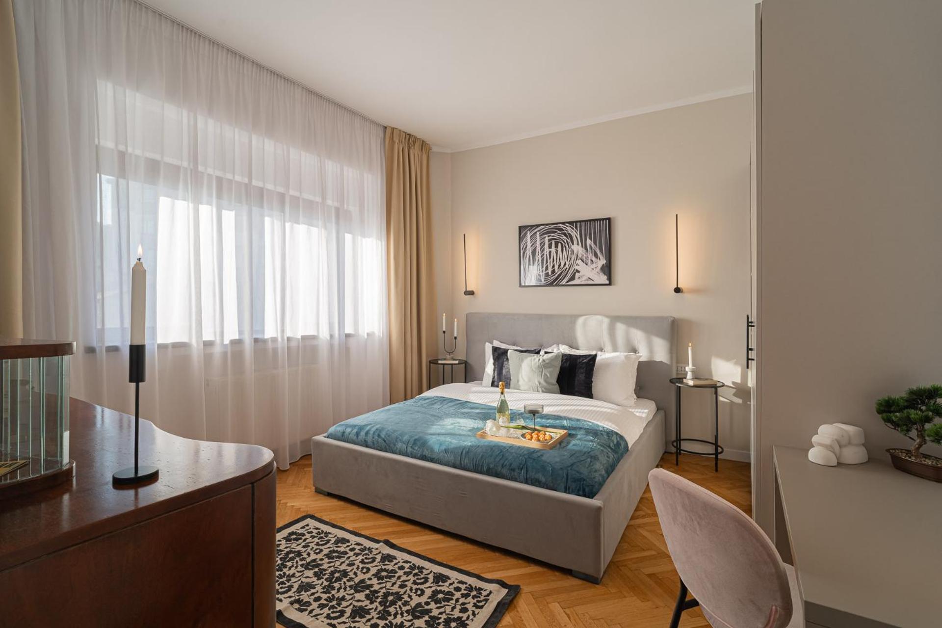 Vibrant & Spacious 3br Lofts On Amzei Square *